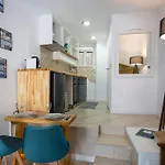 Cozy Loft Near Port- Full Kitchen, Ac, Parking Mantouki