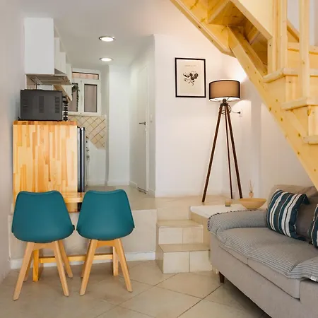 Cozy Loft Near Port- Full Kitchen, Ac, Parking Mantouki