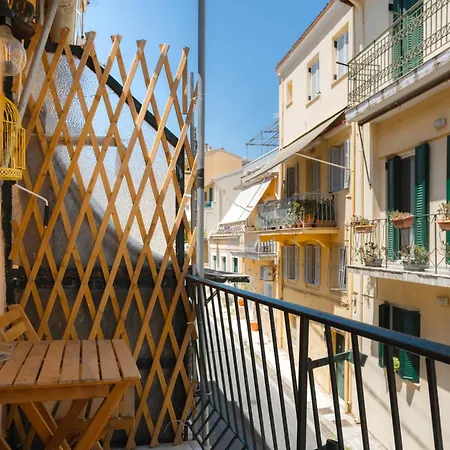 Casa vacanze Cozy Loft Near Port- Full Kitchen, Ac, Parking