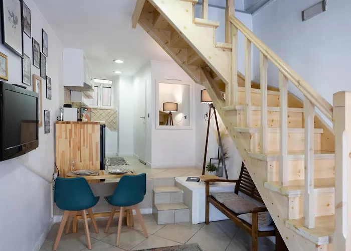 Casa vacanze Cozy Loft Near Port- Full Kitchen, Ac, Parking