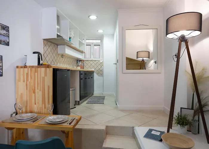 Casa vacanze Cozy Loft Near Port- Full Kitchen, Ac, Parking Mantouki