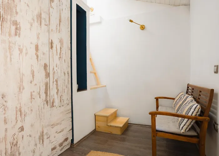 Cozy Loft Near Port- Full Kitchen, Ac, Parking * Mantouki