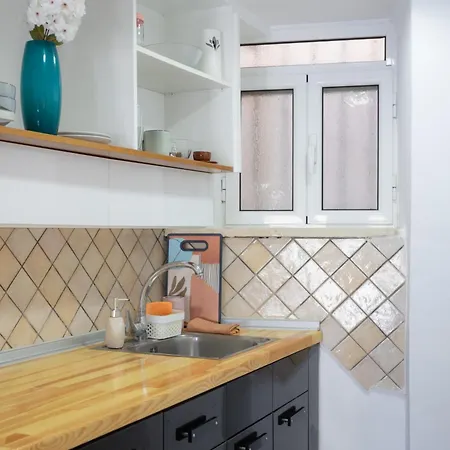 Feriehus Cozy Loft Near Port- Full Kitchen, Ac, Parking