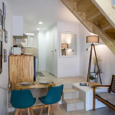Cozy Loft Near Port- Full Kitchen, Ac, Parking Сasa de vacaciones Mantouki