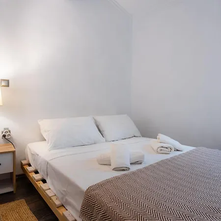 Cozy Loft Near Port- Full Kitchen, Ac, Parking *