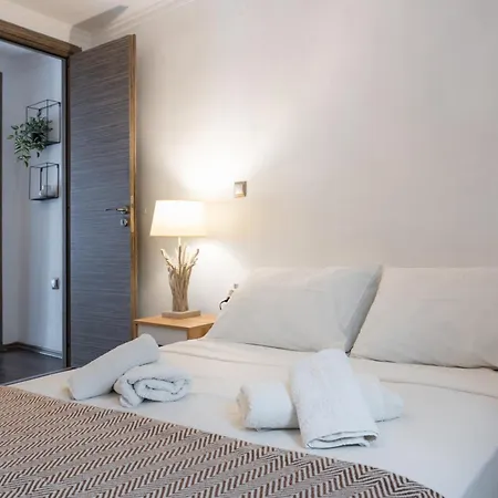 Cozy Loft Near Port- Full Kitchen, Ac, Parking * Mantouki