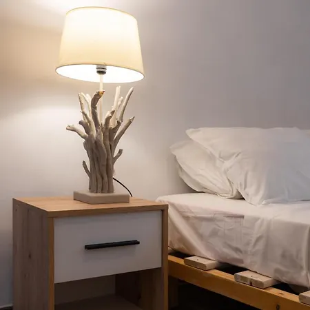 Cozy Loft Near Port- Full Kitchen, Ac, Parking Mantouki