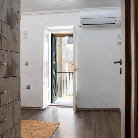 Cozy Loft Near Port- Full Kitchen, Ac, Parking * Mantouki