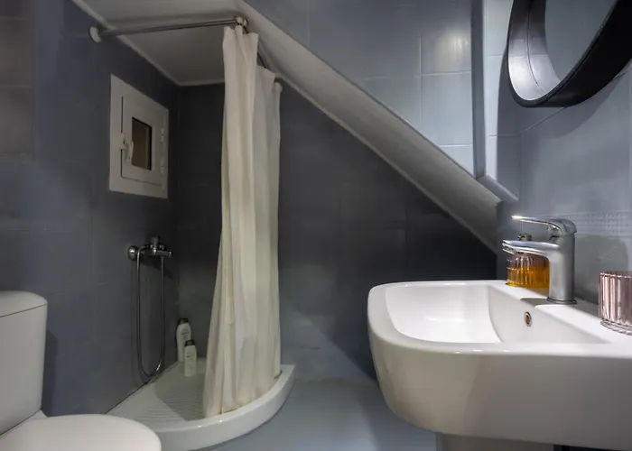 Cozy Loft Near Port- Full Kitchen, Ac, Parking * Mantouki