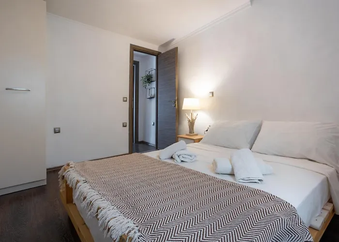 Cozy Loft Near Port- Full Kitchen, Ac, Parking * Mantouki