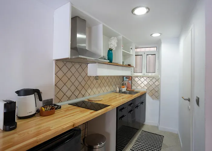 Hébergement de vacances Cozy Loft Near Port- Full Kitchen, Ac, Parking *