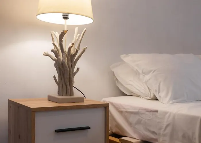 Cozy Loft Near Port- Full Kitchen, Ac, Parking Mantouki