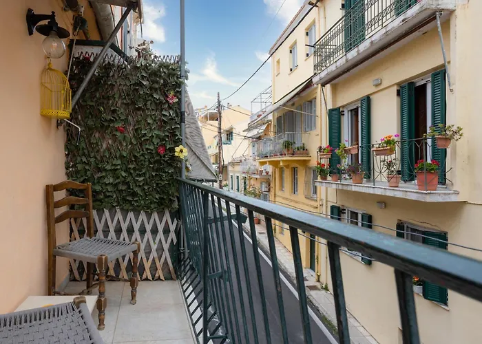 Cozy Loft Near Port- Full Kitchen, Ac, Parking Holiday home *