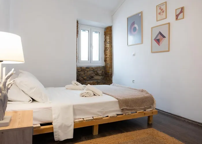 Cozy Loft Near Port- Full Kitchen, Ac, Parking Holiday home Mantouki