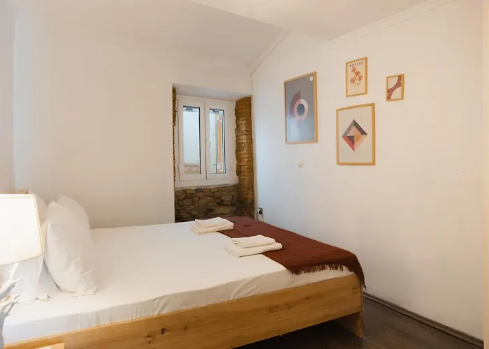 Cozy Loft Near Port- Full Kitchen, Ac, Parking Hébergement de vacances *
