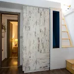 Cozy Loft Near Port- Full Kitchen, Ac, Parking