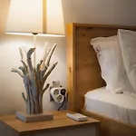 Cozy Loft Near Port- Full Kitchen, Ac, Parking *