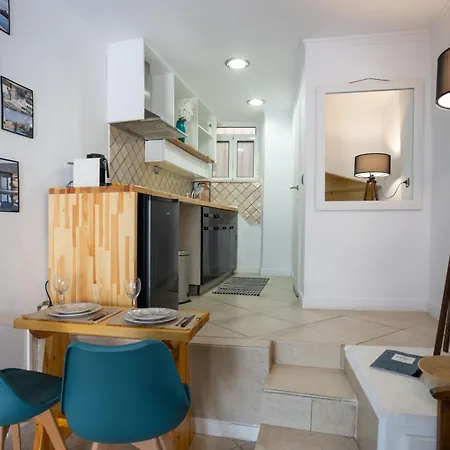 Cozy Loft Near Port- Full Kitchen, Ac, Parking Mantouki
