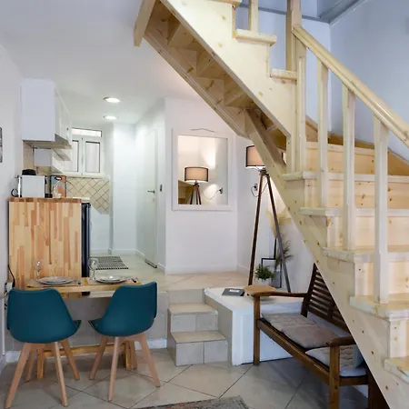 Semesterbostad Cozy Loft Near Port- Full Kitchen, Ac, Parking