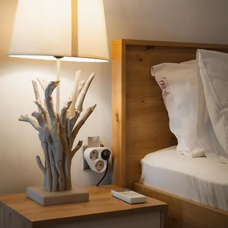 Cozy Loft Near Port- Full Kitchen, Ac, Parking *