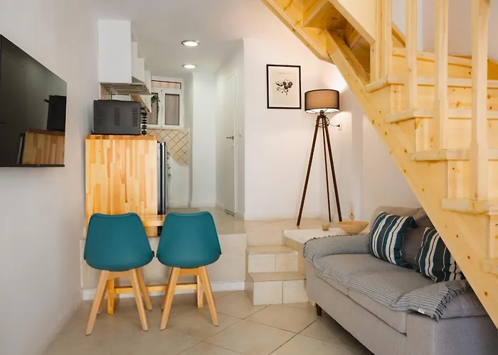 Cozy Loft Near Port- Full Kitchen, Ac, Parking Mantouki