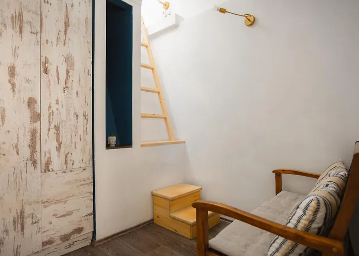 Cozy Loft Near Port- Full Kitchen, Ac, Parking *